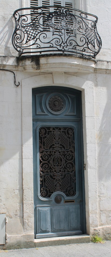 Blue Grill with Balcony